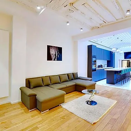 Stunning - 4br8p - Mail